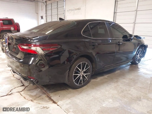2021 Toyota Camry SE Nightshade with VIN 4T1T11AK9MU613194, listed as a IAAI auction lot 41353207 with 60,202 mi miles. Bid and sale history available at carsss.com. Image 4.