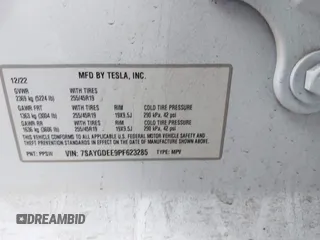 2023 Tesla Model Y Long Range z VIN 7SAYGDEE9PF623285, wystawiony jako IAAI lot #41383184 z przebiegiem 34 092 mil mil oraz . Historia ofert i sprzedaży dostępna na DreamBid. Obrazek 9.