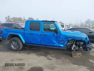 2024 Jeep Gladiator Mojave X z VIN 1C6JJTEG5RL121313, wystawiony jako IAAI lot #41013599 z przebiegiem 2 952 mil mil oraz . Historia ofert i sprzedaży dostępna na DreamBid. Obrazek 14.