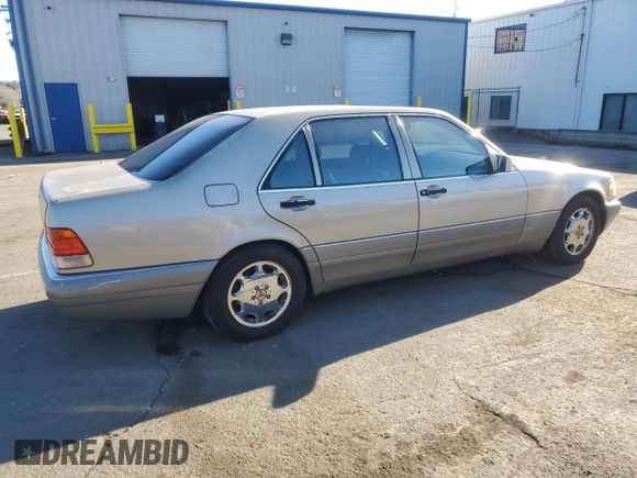 1995 Mercedes-Benz S with VIN WDBGA51E4SA202452, listed as a Copart auction lot 42133385 with 165,561 mi miles and Clean Title. Bid and sale history available at DreamBid. Image 3.
