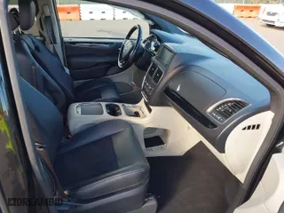 2020 Dodge Grand Caravan SXT with VIN 2C4RDGCG1LR248961, listed as a IAAI auction lot 41338107 with 105,027 mi miles. Bid and sale history available at carsss.com. Image 5.