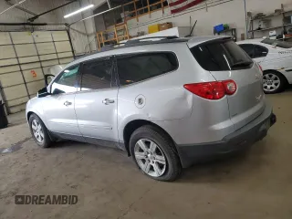 2012 Chevrolet Traverse 1LT z VIN 1GNKVGEDXCJ185307, wystawiony jako Copart lot #52724985 z przebiegiem 167 192 mil mil oraz Szkoda całkowita • Salvage title. Historia ofert i sprzedaży dostępna na DreamBid. Obrazek 2.