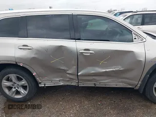 2015 Toyota Highlander Limited z VIN 5TDYKRFH9FS052053, wystawiony jako IAAI lot #41567437 z przebiegiem 42 464 mil mil oraz . Historia ofert i sprzedaży dostępna na DreamBid. Obrazek 13.