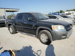 2006 Mitsubishi Raider z VIN 1Z7HT38K76S574856, wystawiony jako Copart lot #74367324 z przebiegiem 176 611 mil mil oraz Czysty tytuł • Clean title. Historia ofert i sprzedaży dostępna na DreamBid. Obrazek 4.