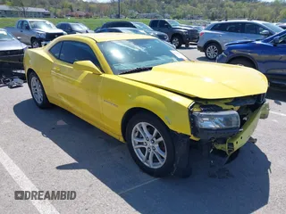 2015 Chevrolet Camaro LS z VIN 2G1FB1E36F9249133, wystawiony jako IAAI lot #42026600 z przebiegiem 63 300 mil mil oraz . Historia ofert i sprzedaży dostępna na DreamBid. Obrazek 1.