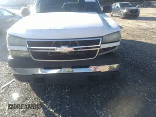 2007 Chevrolet Silverado 2500 with VIN 1GBHC24U57E109185, listed as a IAAI auction lot 41641004 with 431,260 mi miles. Bid and sale history available at carsss.com. Image 6.