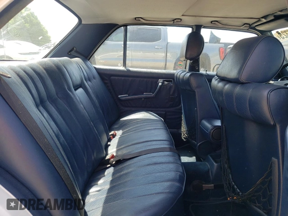 1983 Mercedes-Benz 300 D z VIN WDBAB33AXDB031298, wystawiony jako Copart lot #53799325 z przebiegiem 315 445 mil mil oraz Szkoda całkowita • Salvage title. Historia ofert i sprzedaży dostępna na DreamBid. Obrazek 10.