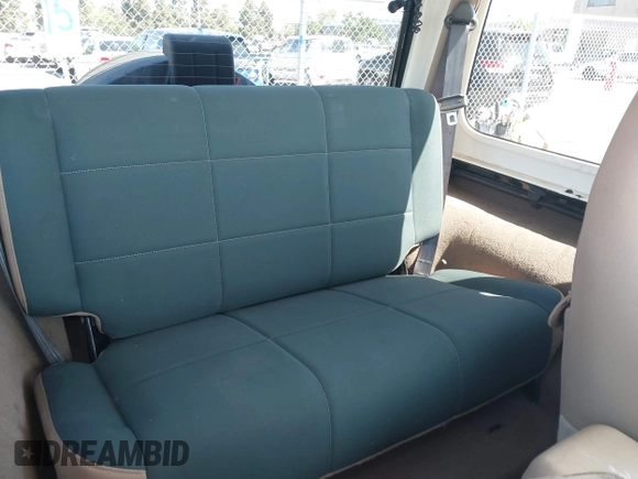 2001 Jeep Wrangler Sahara z VIN 1J4FA59S41P313113, wystawiony jako IAAI lot #42266173 z przebiegiem 125 792 mil mil oraz . Historia ofert i sprzedaży dostępna na DreamBid. Obrazek 8.