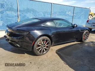 2018 Aston Martin DB11 V8 z VIN SCFRMFAW3JGL04645, wystawiony jako Copart lot #83042994 z przebiegiem Nie podano mil oraz Nie do naprawy. Historia ofert i sprzedaży dostępna na DreamBid. Obrazek 3.