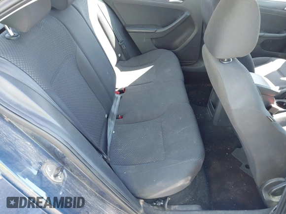 2014 Volkswagen Jetta S z VIN 3VW2K7AJ4EM256582, wystawiony jako IAAI lot #42115329 z przebiegiem 154 096 mil mil oraz . Historia ofert i sprzedaży dostępna na DreamBid. Obrazek 8.