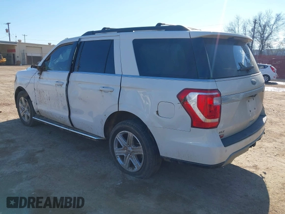 2020 Ford Expedition XLT with VIN 1FMJU1HT6LEA24349, listed as a IAAI auction lot 41218383 with 121,157 mi miles. Bid and sale history available at carsss.com. Image 3.