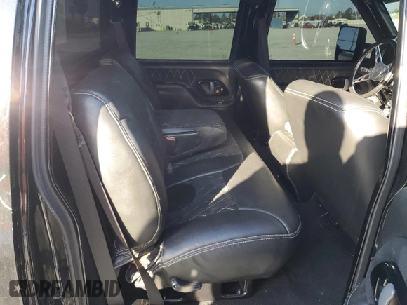 1996 Chevrolet Silverado 3500 z VIN 1GCHC33J3TF020647, wystawiony jako Copart lot #79541644 z przebiegiem Nie podano mil oraz Nie do naprawy • Non repairable. Historia ofert i sprzedaży dostępna na DreamBid. Obrazek 10.