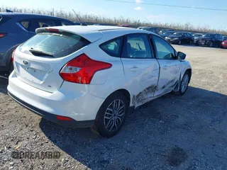 2012 Ford Focus SE z VIN 1FAHP3K29CL265135, wystawiony jako IAAI lot #40989480 z przebiegiem 158 742 mil mil oraz . Historia ofert i sprzedaży dostępna na DreamBid. Obrazek 4.