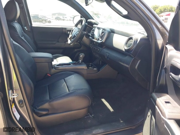 2018 Toyota Tacoma SR with VIN 5TFCZ5AN6JX127774, listed as a IAAI auction lot 41989635 with 28,161 mi miles. Bid and sale history available at carsss.com. Image 5.