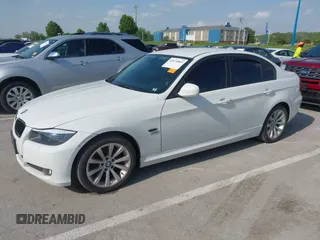 2011 BMW 3 Series 328i xDrive z VIN WBAPK5C52BA661858, wystawiony jako IAAI lot #42074865 z przebiegiem 92 412 mil mil oraz . Historia ofert i sprzedaży dostępna na DreamBid. Obrazek 2.