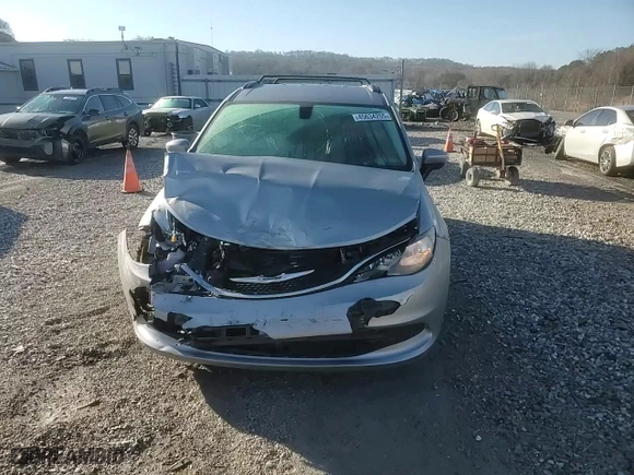 2021 Chrysler Voyager LXI with VIN 2C4RC1DGXMR521184, listed as a Copart auction lot 45634205 with 118,211 mi miles and Salvage Title. Bid and sale history available at carsss.com. Image 12.