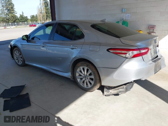 2020 Toyota Camry LE with VIN 4T1C11AKXLU381686, listed as a IAAI auction lot 42013767 with 32,603 mi miles. Bid and sale history available at carsss.com. Image 3.