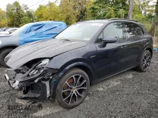 2022 Porsche Cayenne E-Hybrid Hybrid with VIN WP1AE2AY8NDA26964, listed as a Copart auction lot 86710254 with 13,985 mi miles and Salvage title. Bid and sale history available at DreamBid. Image 1.
