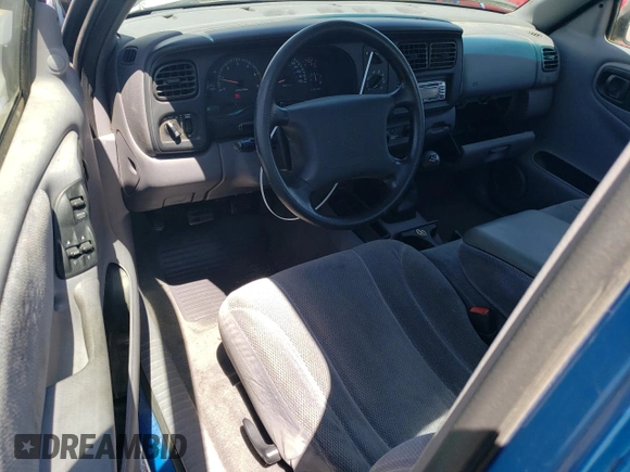 2000 Dodge Dakota z VIN 1B7FL26X5YS682973, wystawiony jako Copart lot #56680405 z przebiegiem 90 762 mil mil oraz Czysty tytuł • Clean title. Historia ofert i sprzedaży dostępna na DreamBid. Obrazek 8.