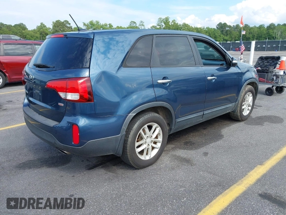 2014 Kia Sorento LX z VIN 5XYKT3A63EG509554, wystawiony jako IAAI lot #42278016 z przebiegiem 166 639 mil mil oraz . Historia ofert i sprzedaży dostępna na DreamBid. Obrazek 4.