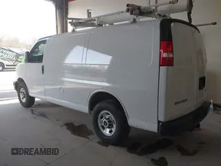 2023 GMC Savana Cargo z VIN 1GTW7AFP2P1120306, wystawiony jako IAAI lot #41802202 z przebiegiem 44 825 mil mil oraz . Historia ofert i sprzedaży dostępna na DreamBid. Obrazek 3.