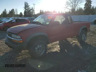 2001 Chevrolet S-10 LS with VIN 1GCCT19W818161992, listed as a Copart auction lot 87774135 with 0 mi miles and Clean Title. Bid and sale history available at carsss.com. Image 1.