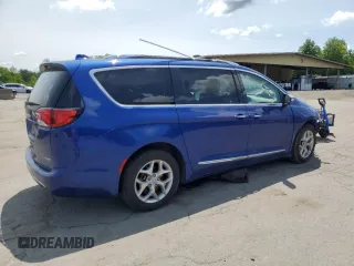 2020 Chrysler Pacifica Limited with VIN 2C4RC1GG0LR284747, listed as a Copart auction lot 59002405 with 68,873 mi miles and Salvage title. Bid and sale history available at DreamBid. Image 3.
