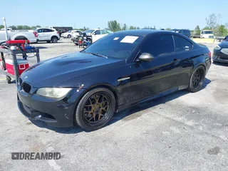 2009 BMW M3 z VIN WBSWD93559PY43330, wystawiony jako IAAI lot #42235941 z przebiegiem 119 543 mil mil oraz . Historia ofert i sprzedaży dostępna na DreamBid. Obrazek 2.