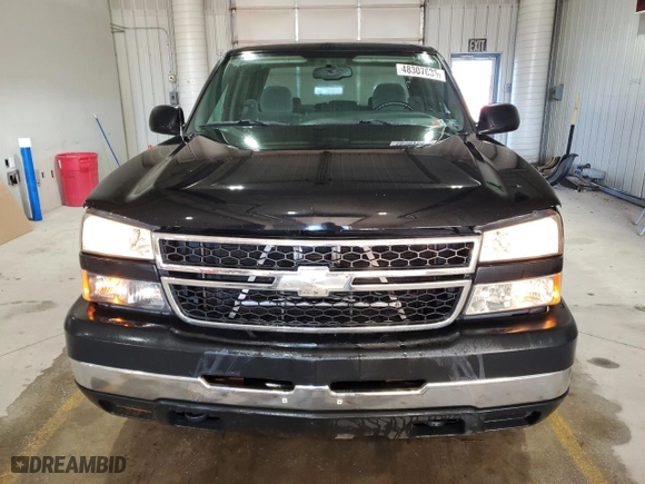 2007 Chevrolet Silverado 2500HD Classic LT3 with VIN 1GCHK23U37F197115, listed as a Copart auction lot 48307635 with 135,715 mi miles and Salvage Title. Bid and sale history available at carsss.com. Image 5.