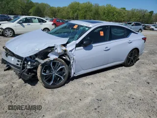2024 Nissan Altima SR z VIN 1N4BL4CV3RN359895, wystawiony jako Copart lot #52174485 z przebiegiem 28 938 mil mil oraz Szkoda całkowita • Salvage title. Historia ofert i sprzedaży dostępna na DreamBid. Obrazek 1.