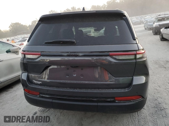 2023 Jeep Grand Cherokee Laredo с VIN 1C4RJGAG2PC662664, выставлен на аукционе Copart как лот 82878804 с пробегом 9 800 миль миль и Списание • Salvage title. История ставок и продаж доступна на DreamBid. Изображение 6.