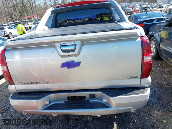 2011 Chevrolet Avalanche LS with VIN 3GNMCEE01BG393771, listed as a IAAI auction lot 41612025 with 199,994 mi miles. Bid and sale history available at carsss.com. Image 16.