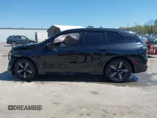 2024 BMW iX M60 z VIN WB533CF06RCN40621, wystawiony jako IAAI lot #42005612 z przebiegiem 11 051 mil mil oraz . Historia ofert i sprzedaży dostępna na DreamBid. Obrazek 14.