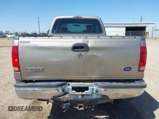 2006 Ford F-250 XL z VIN 1FTSX21546ED26258, wystawiony jako IAAI lot #41955012 z przebiegiem 186 711 mil mil oraz . Historia ofert i sprzedaży dostępna na DreamBid. Obrazek 16.
