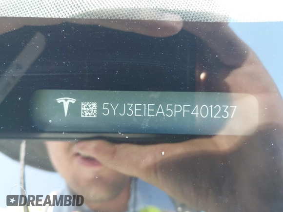 2023 Tesla Model 3 z VIN 5YJ3E1EA5PF401237, wystawiony jako IAAI lot #42520423 z przebiegiem 45 262 mil mil oraz . Historia ofert i sprzedaży dostępna na DreamBid. Obrazek 9.