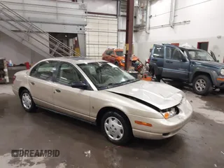 2001 Saturn SL z VIN 1G8ZH52851Z215574, wystawiony jako IAAI lot #41538803 z przebiegiem 130 771 mil mil oraz . Historia ofert i sprzedaży dostępna na DreamBid. Obrazek 1.