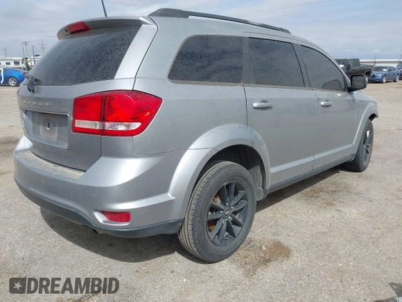 2019 Dodge Journey SE z VIN 3C4PDCBB5KT861358, wystawiony jako IAAI lot #41947841 z przebiegiem 82 099 mil mil oraz . Historia ofert i sprzedaży dostępna na DreamBid. Obrazek 4.