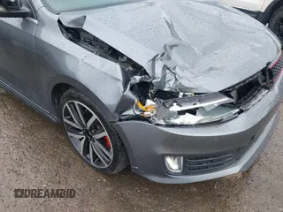 2014 Volkswagen Jetta GLI z VIN 3VW4T7AJ2EM208598, wystawiony jako IAAI lot #42381855 z przebiegiem 82 761 mil mil oraz . Historia ofert i sprzedaży dostępna na DreamBid. Obrazek 6.