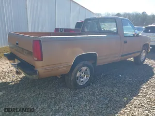 1989 Chevrolet C/K 2500 with VIN 1GCFC24K6KE103258, listed as a IAAI auction lot 41550838 with 101,037 mi miles. Bid and sale history available at carsss.com. Image 4.