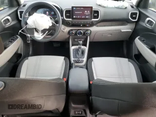2024 Hyundai Venue SEL z VIN KMHRC8A35RU292994, wystawiony jako Copart lot #50950715 z przebiegiem 10 697 mil mil oraz Szkoda całkowita • Salvage title. Historia ofert i sprzedaży dostępna na DreamBid. Obrazek 8.