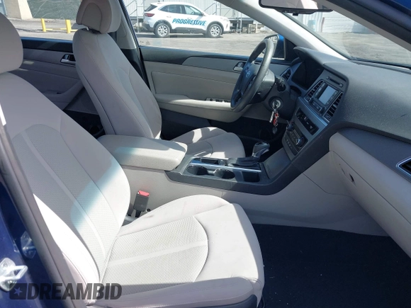 2015 Hyundai Sonata SE z VIN 5NPE24AF7FH158728, wystawiony jako IAAI lot #41841372 z przebiegiem 128 948 mil mil oraz . Historia ofert i sprzedaży dostępna na DreamBid. Obrazek 5.