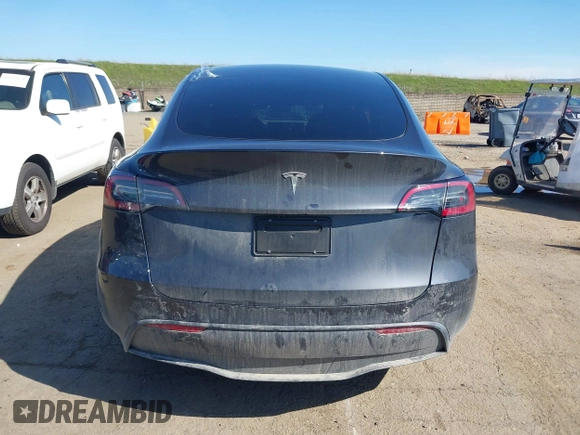 2024 Tesla Model Y with VIN 7SAYGDED8RF213796, listed as a IAAI auction lot 41634130 with 7,710 mi miles and . Bid and sale history available at DreamBid. Image 15.