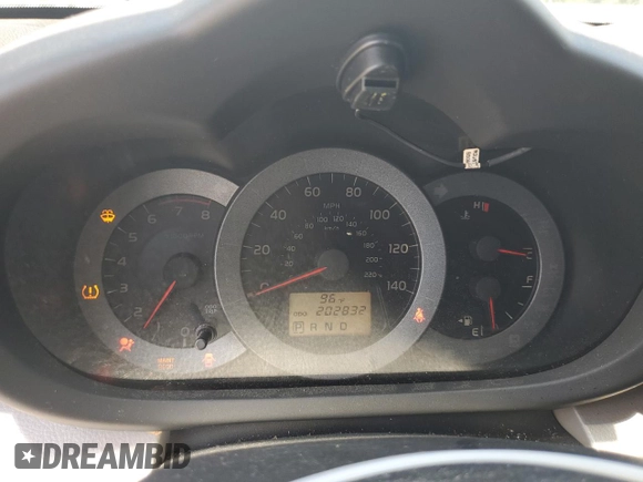 2010 Toyota RAV4 Limited z VIN JTMYF4DV3AD016055, wystawiony jako Copart lot #61856835 z przebiegiem 202 832 mil mil oraz Szkoda całkowita • Salvage title. Historia ofert i sprzedaży dostępna na DreamBid. Obrazek 9.