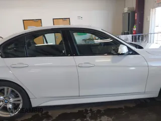 2015 BMW 3 Series 335i z VIN WBA3A9G58FNN73480, wystawiony jako IAAI lot #42116761 z przebiegiem 50 879 mil mil oraz . Historia ofert i sprzedaży dostępna na DreamBid. Obrazek 13.