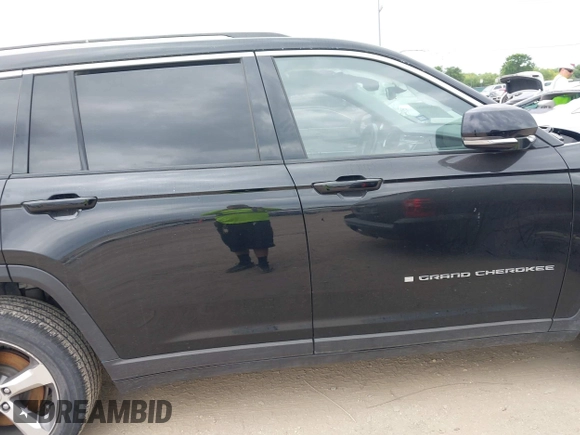 2021 Jeep Grand Cherokee Limited with VIN 1C4RJKBG2M8108265, listed as a IAAI auction lot 42099084 with 41,587 mi miles and . Bid and sale history available at DreamBid. Image 13.