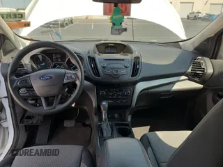 2017 Ford Escape SE z VIN 1FMCU0GD4HUB05330, wystawiony jako IAAI lot #42396863 z przebiegiem 66 420 mil mil oraz . Historia ofert i sprzedaży dostępna na DreamBid. Obrazek 2.