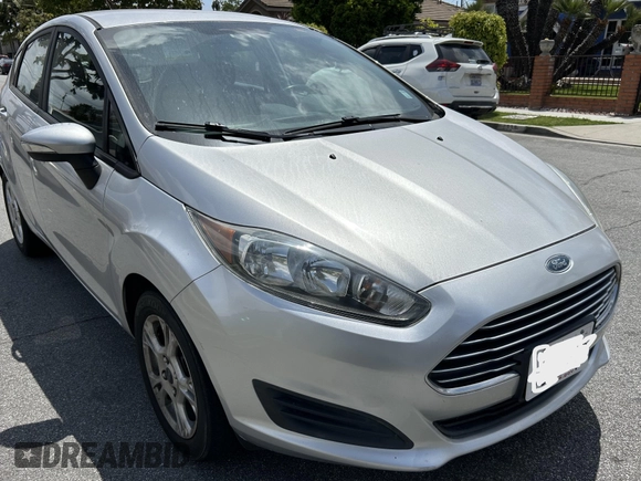 2015 Ford Fiesta SE z VIN 3FADP4EJ8FM167515, wystawiony jako IAAI lot #42153873 z przebiegiem 100 559 mil mil oraz . Historia ofert i sprzedaży dostępna na DreamBid. Obrazek 1.