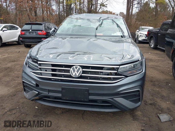 2024 Volkswagen Tiguan Wolfsburg Edition z VIN 3VV5B7AX4RM230768, wystawiony jako IAAI lot #41633709 z przebiegiem 107 mil mil oraz . Historia ofert i sprzedaży dostępna na DreamBid. Obrazek 12.