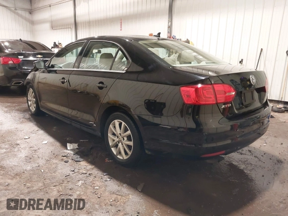 2013 Volkswagen Jetta SE z VIN 3VWDP7AJ4DM398794, wystawiony jako IAAI lot #41703067 z przebiegiem Nie podano mil oraz . Historia ofert i sprzedaży dostępna na DreamBid. Obrazek 3.