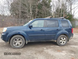 2011 Honda Pilot EX-L with VIN 5FNYF4H59BB052417, listed as a IAAI auction lot 42004376 with 223,854 mi miles. Bid and sale history available at carsss.com. Image 14.